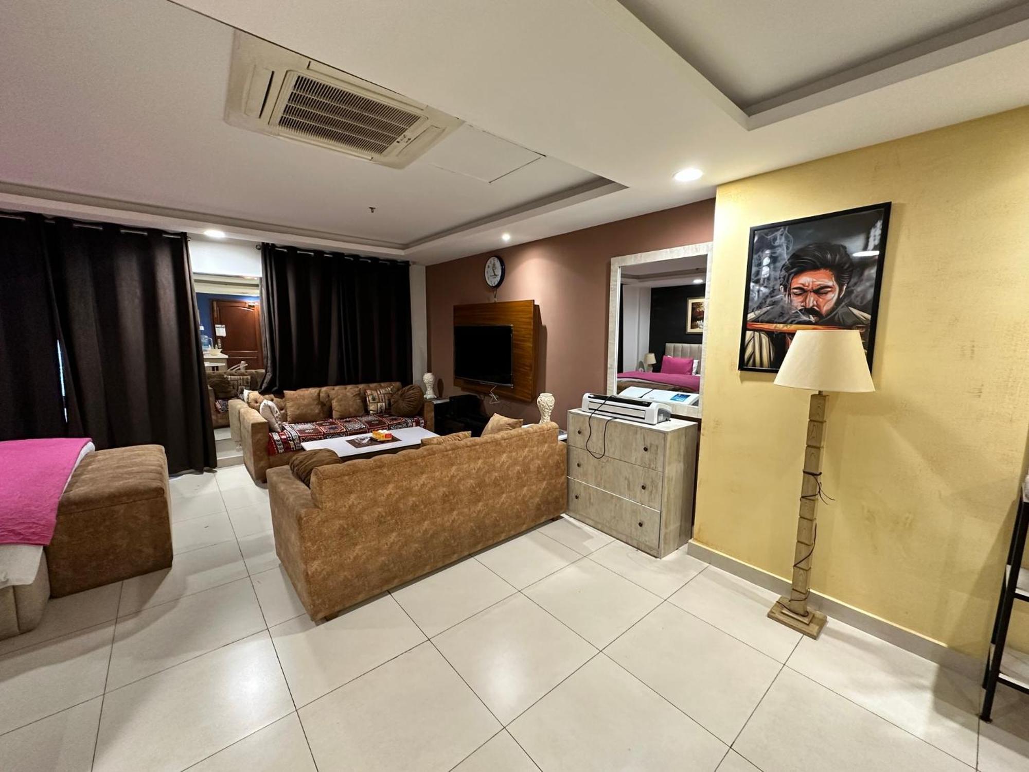 Sunset Luxury Gold Crest Mall Residency Лахор Экстерьер фото
